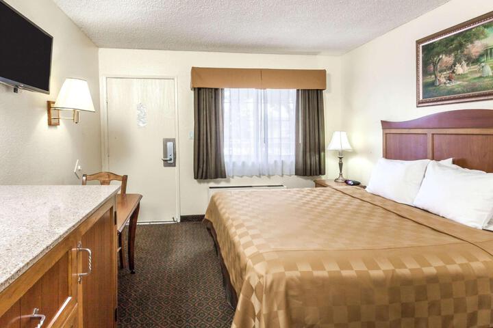 1 King Bed (21 of 21)
