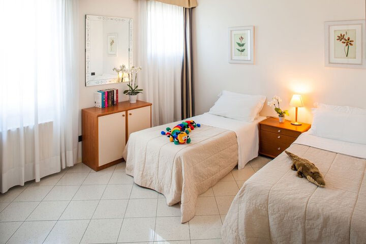 Room 14 of 40