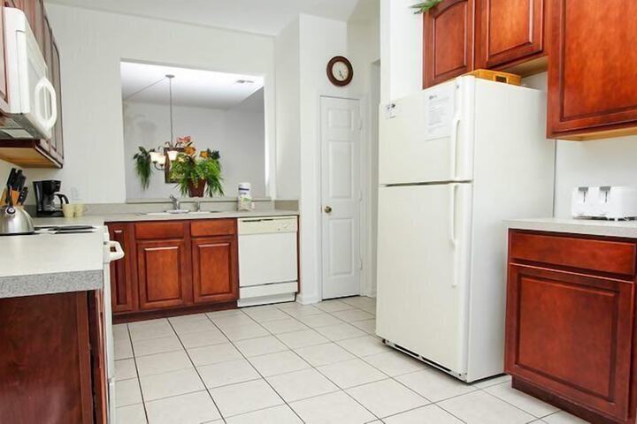 Beautiful 5 Bedroom 5 Bath Pool Home in Windsor Hills That Sleeps 12 in Kissimmee, FL