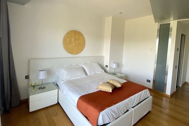 Room 42 of 196