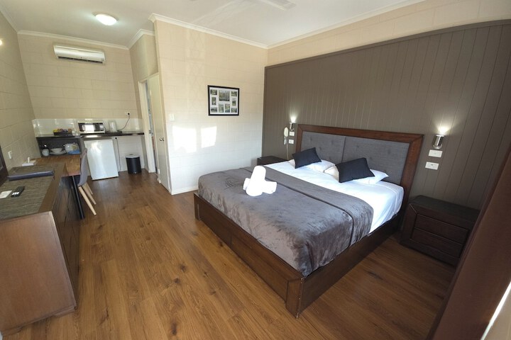 Room 8 of 33