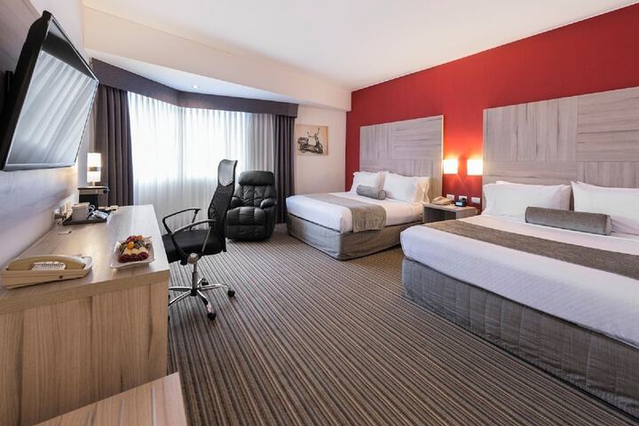 Room 13 of 212