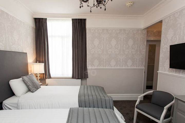 Room 8 of 46