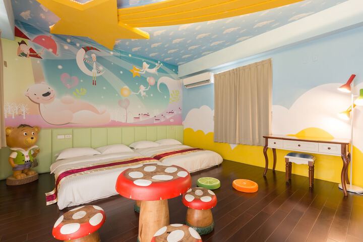 Room 10 of 43
