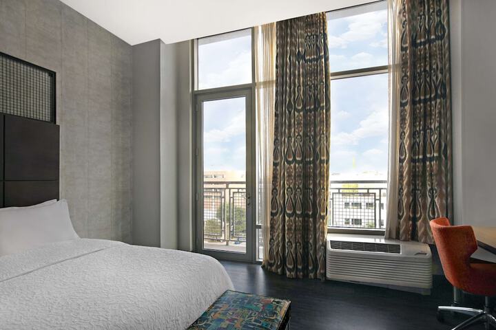 Room 25 of 60