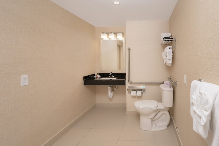 2 Queen Beds Accessible (1 of 16)