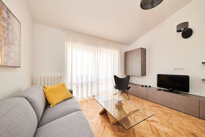 Room 2 of 34