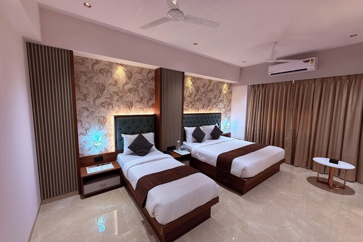 Room 32 of 74