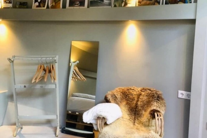 Room 2 of 12
