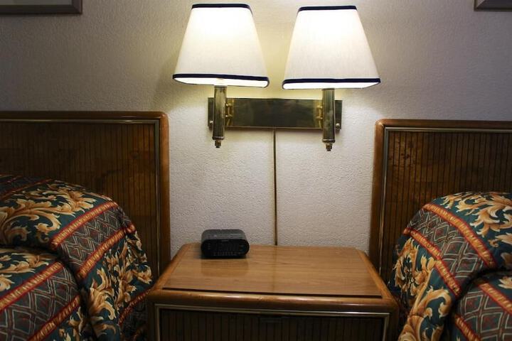 Room 8 of 33