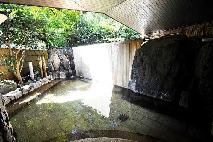 Pools & Facilities