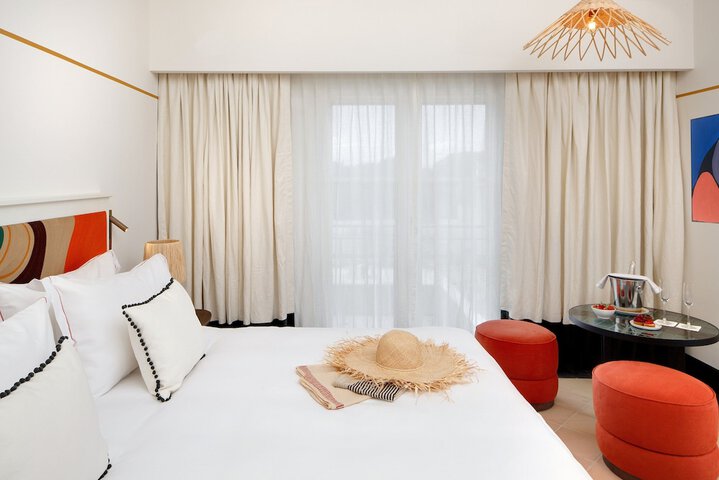 Room 33 of 114