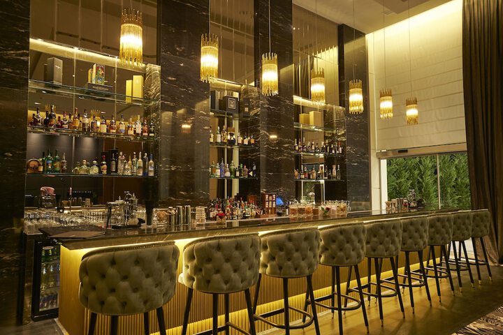 Lounge 54 of 67