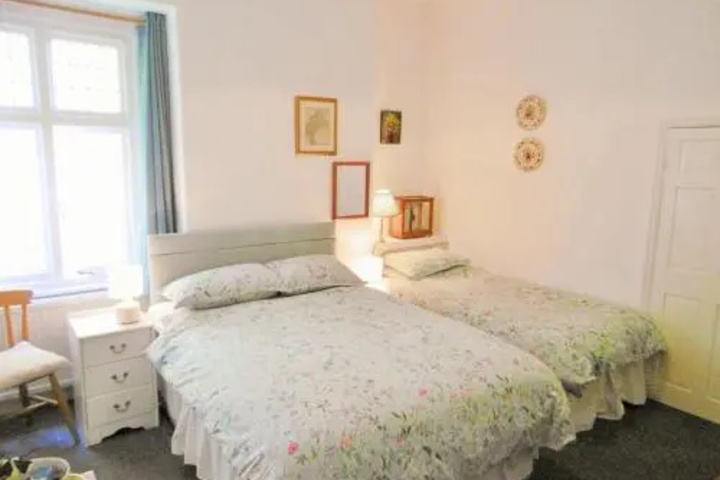 Room 6 of 17