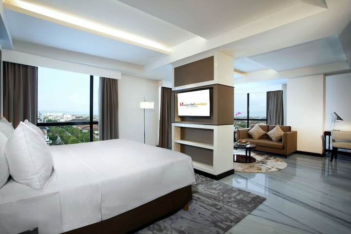 Room 18 of 106