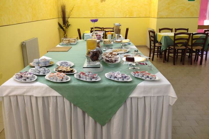 Breakfast/Coffee Service 18 of 32