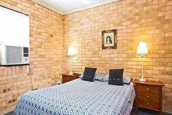 Room 11 of 32