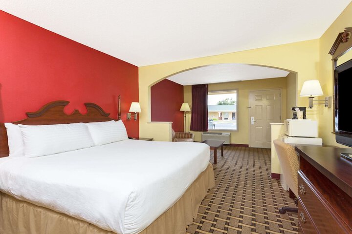 1 King Bed (1 of 5)