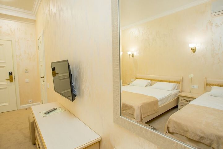 Room 10 of 52