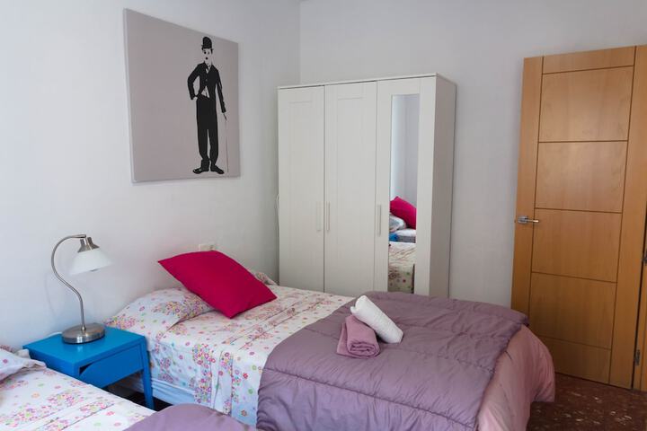 Room 3 of 89