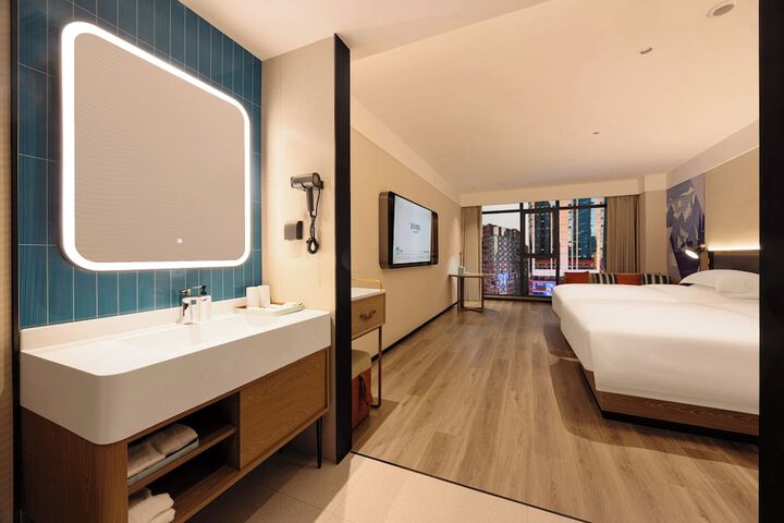 Room 42 of 127