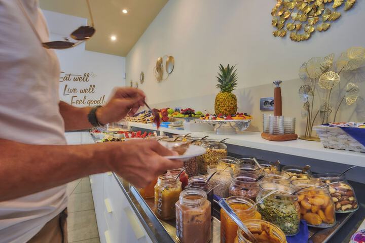 Breakfast buffet