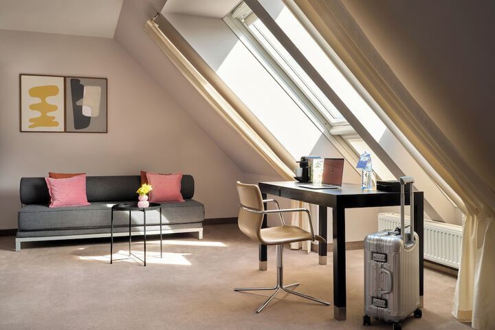 Room 4 of 43