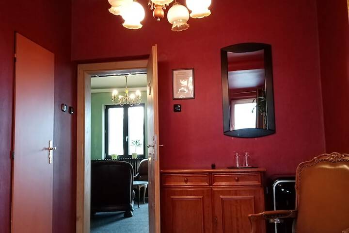 Room 14 of 99