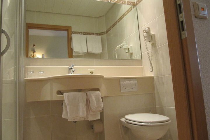 Room 4 of 5