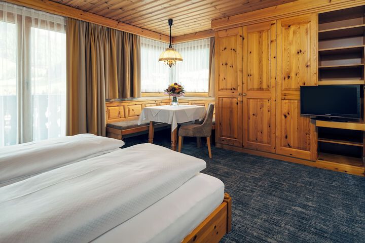 Room 6 of 23