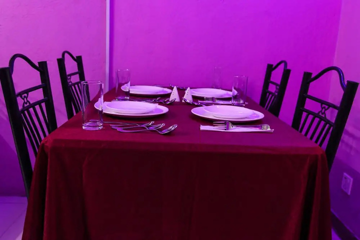 Dining 12 of 13