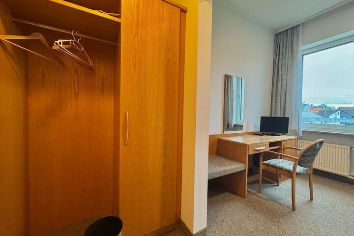 Room 32 of 54