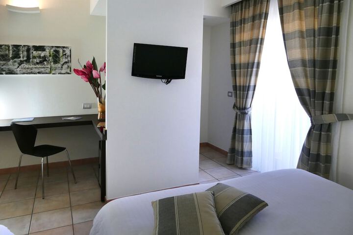 Room 5 of 49