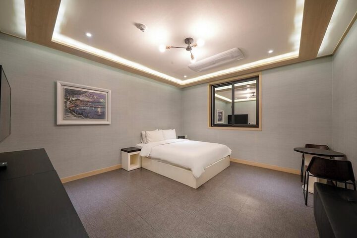 Room 12 of 63