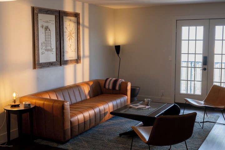 Room 33 of 77