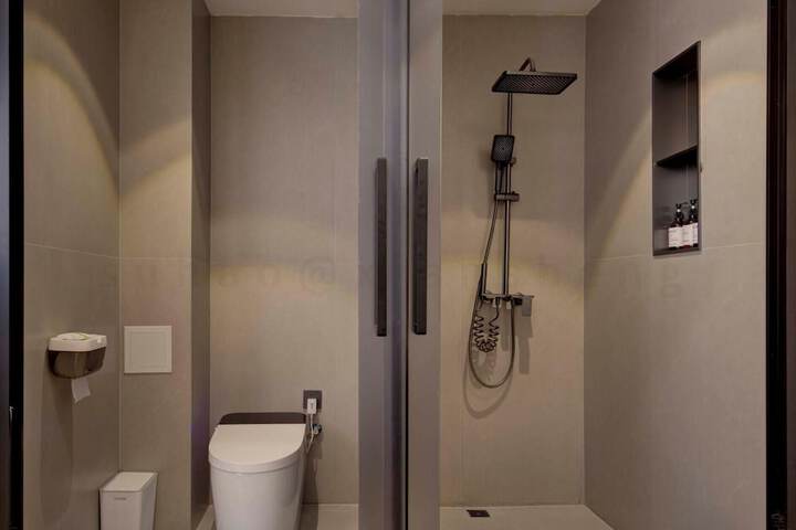 Room 52 of 61