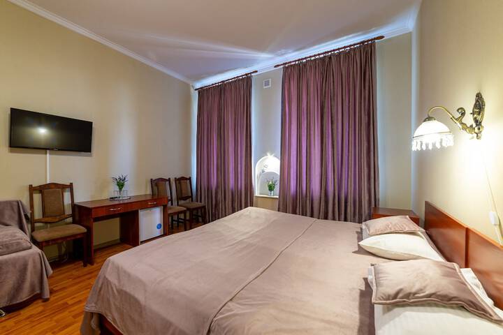 Room 43 of 176
