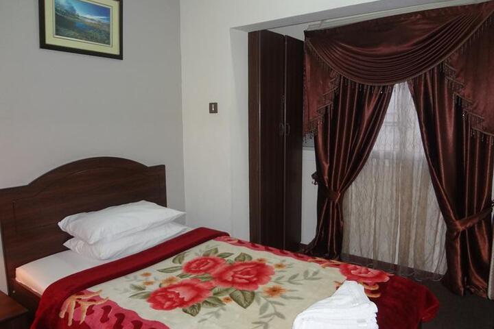 Oyo 152 Lapaz Hotel