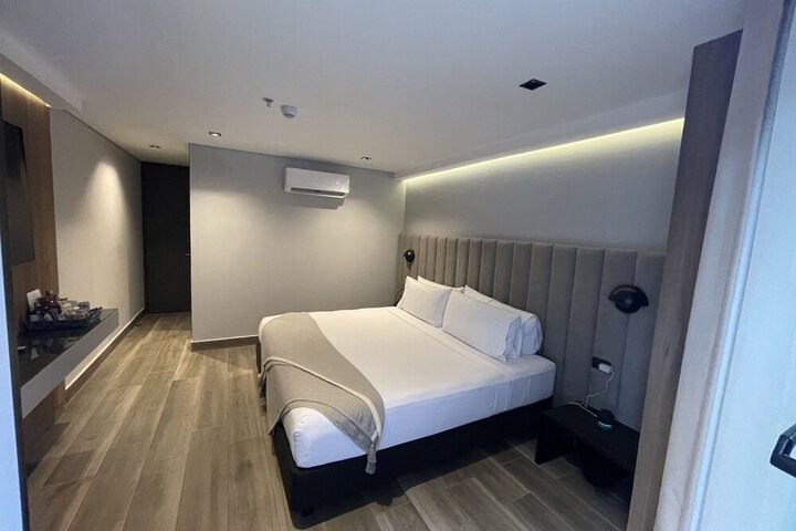 Room 13 of 26