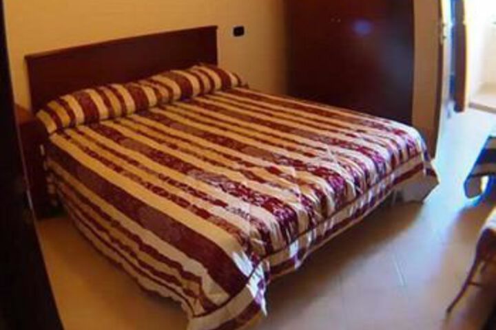 Room 10 of 13