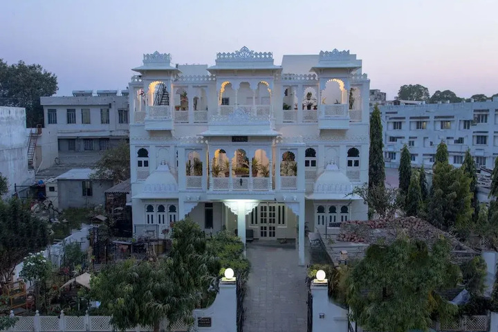OYO 11936 HOME VINTAGE HAVELI STAY BHOPA
