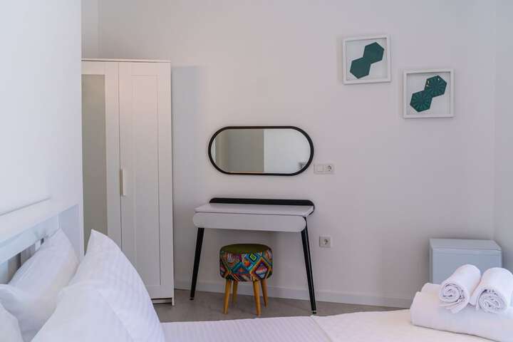 Room 10 of 37