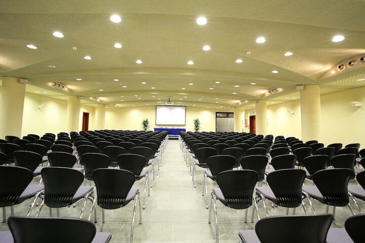 Business Center 56 of 72