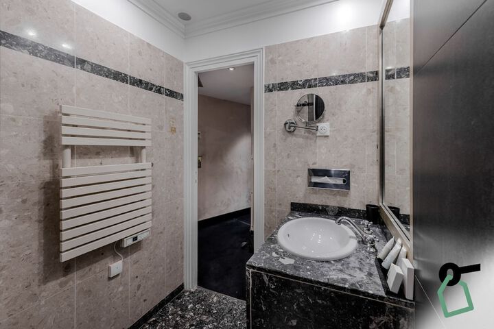 Room 42 of 71