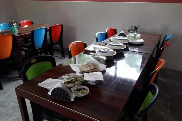 Dining 8 of 8