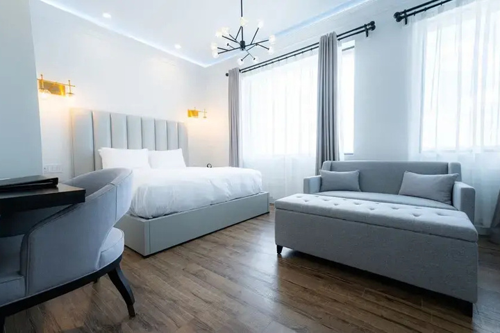 Room 4 of 15