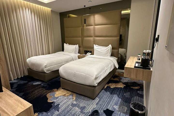 Room 10 of 14