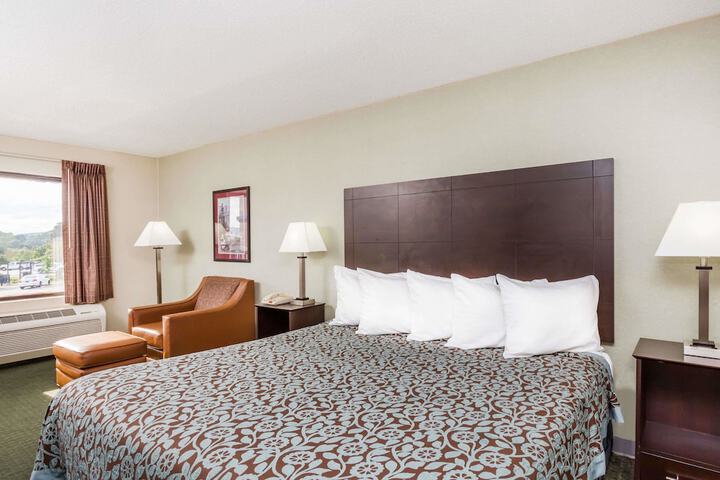 1 King Bed (1 of 9)