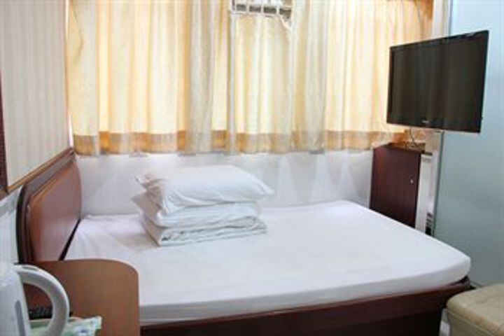 Room 6 of 44