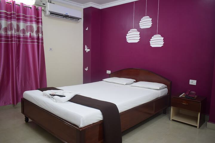 Room 6 of 18